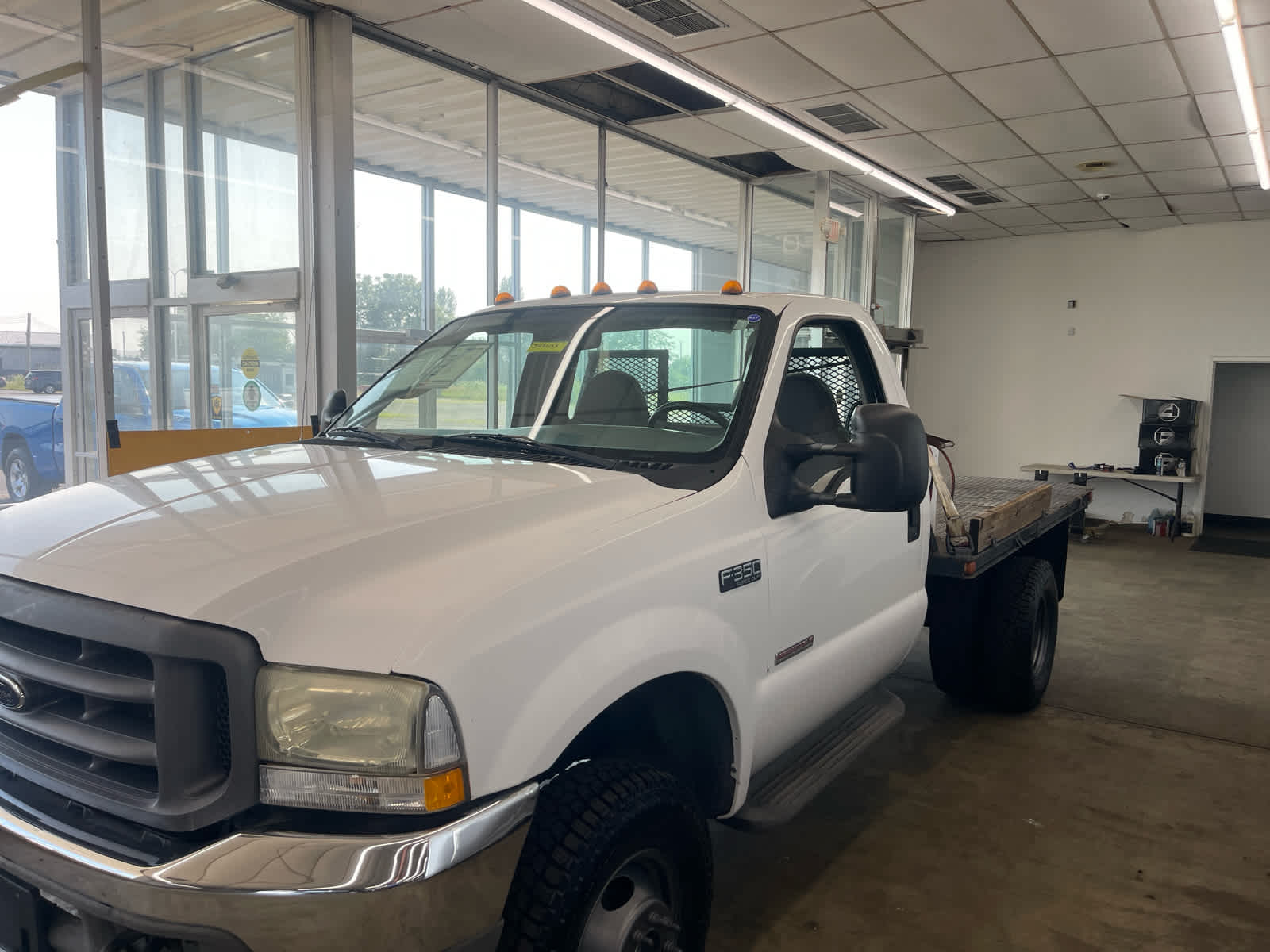 2004 Ford Super Duty F-350 DRW XL