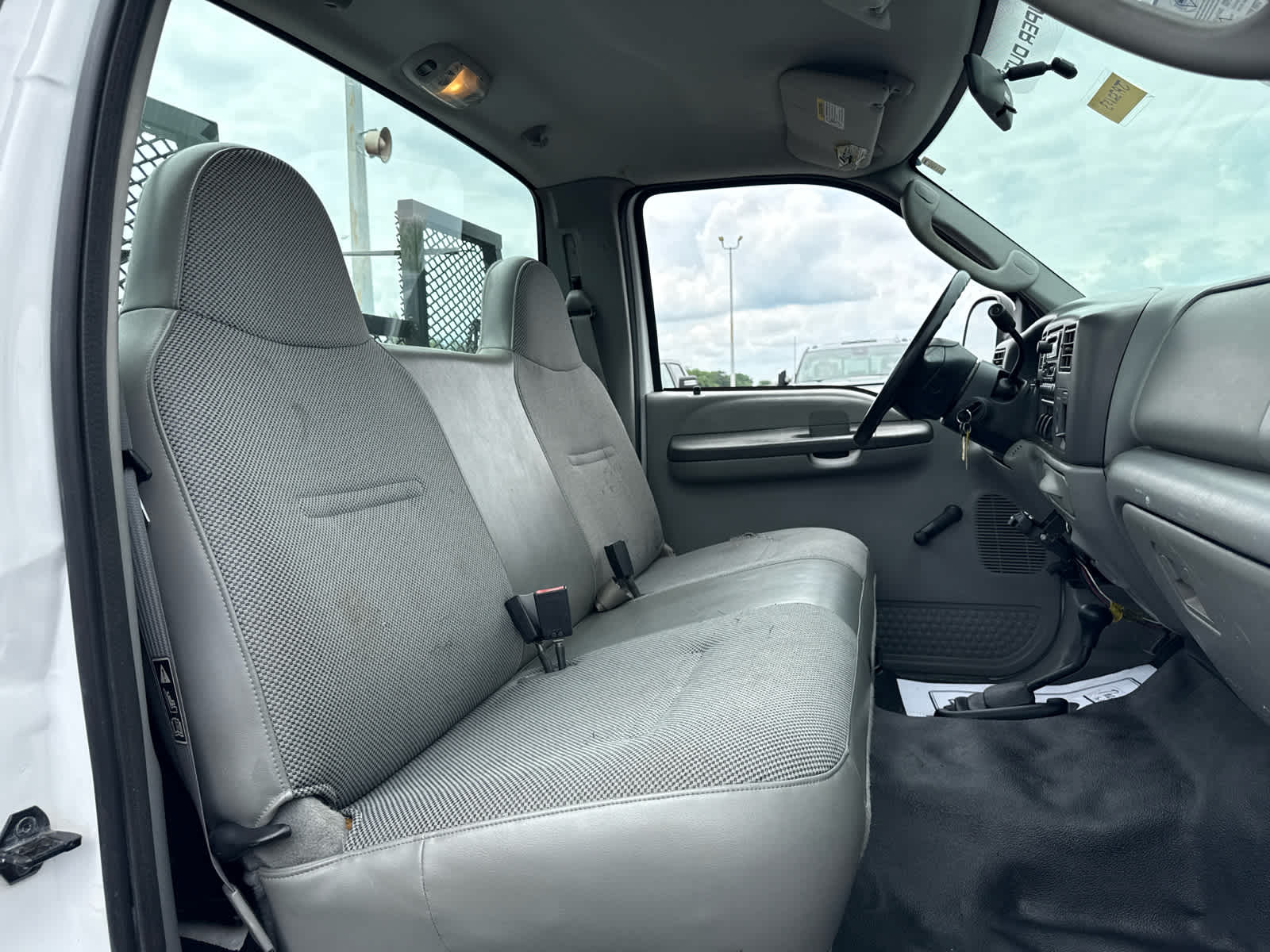 2004 Ford Super Duty F-350 DRW XL