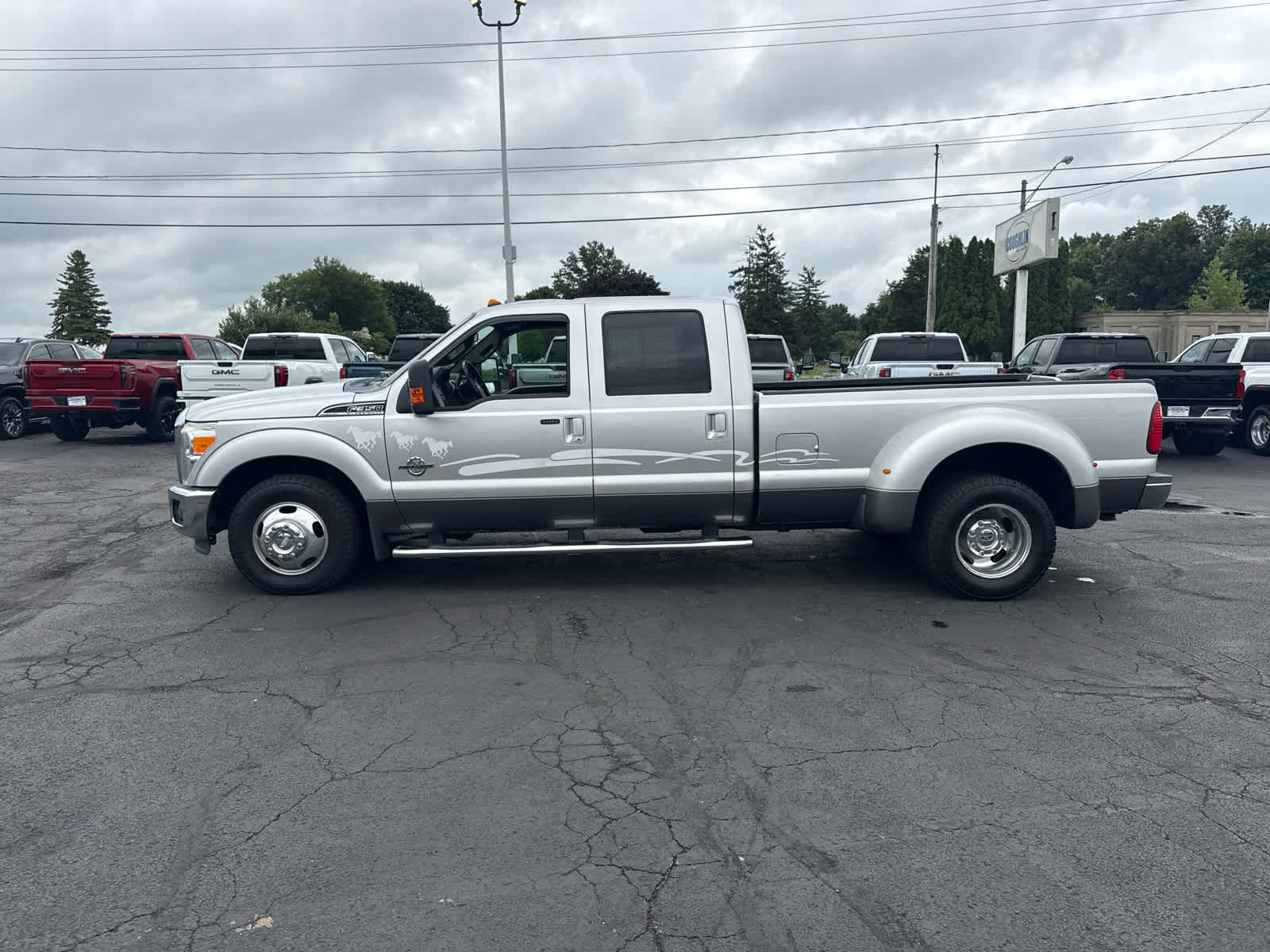 2011 Ford Super Duty F-350 DRW XL