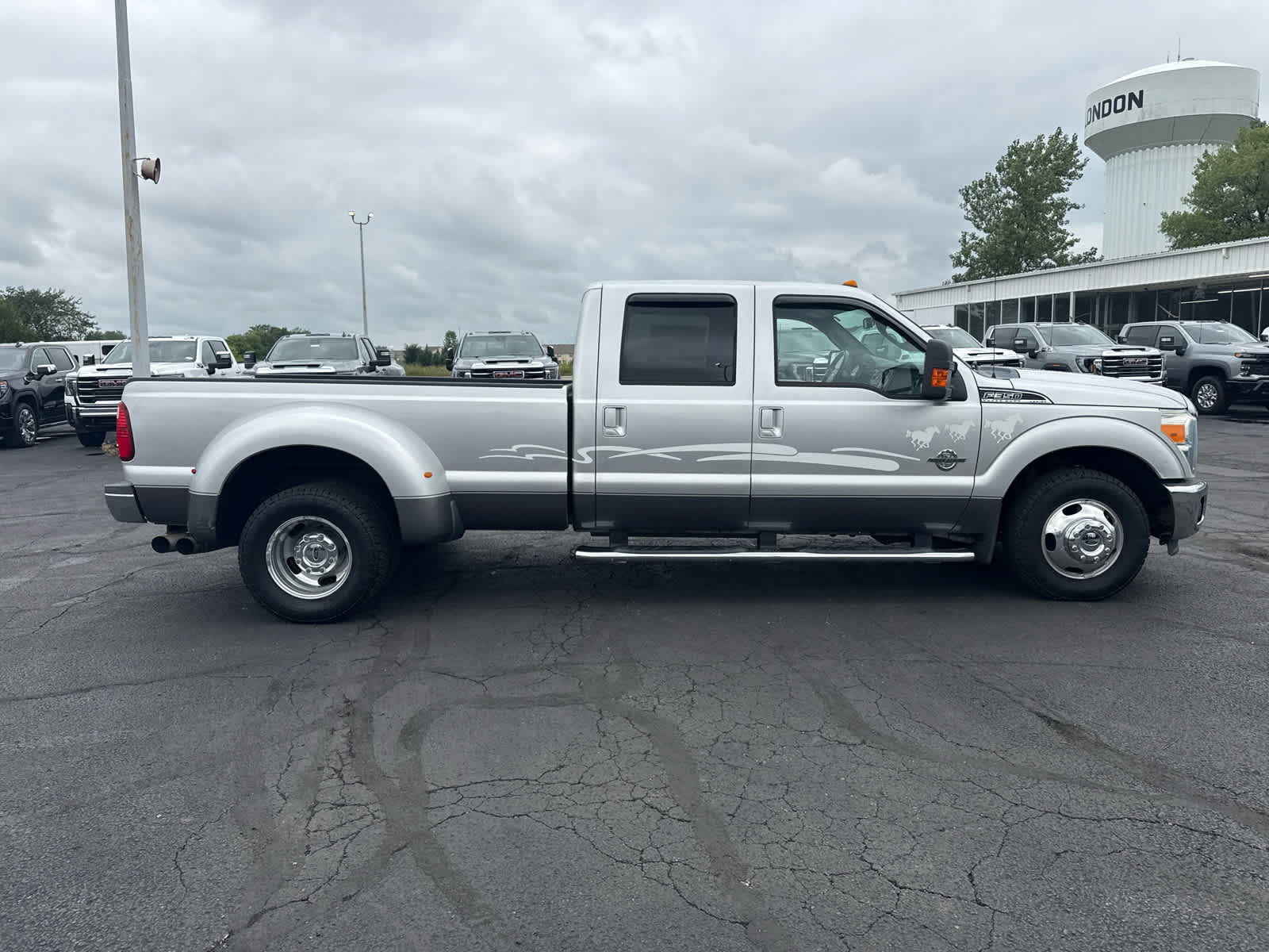2011 Ford Super Duty F-350 DRW XL
