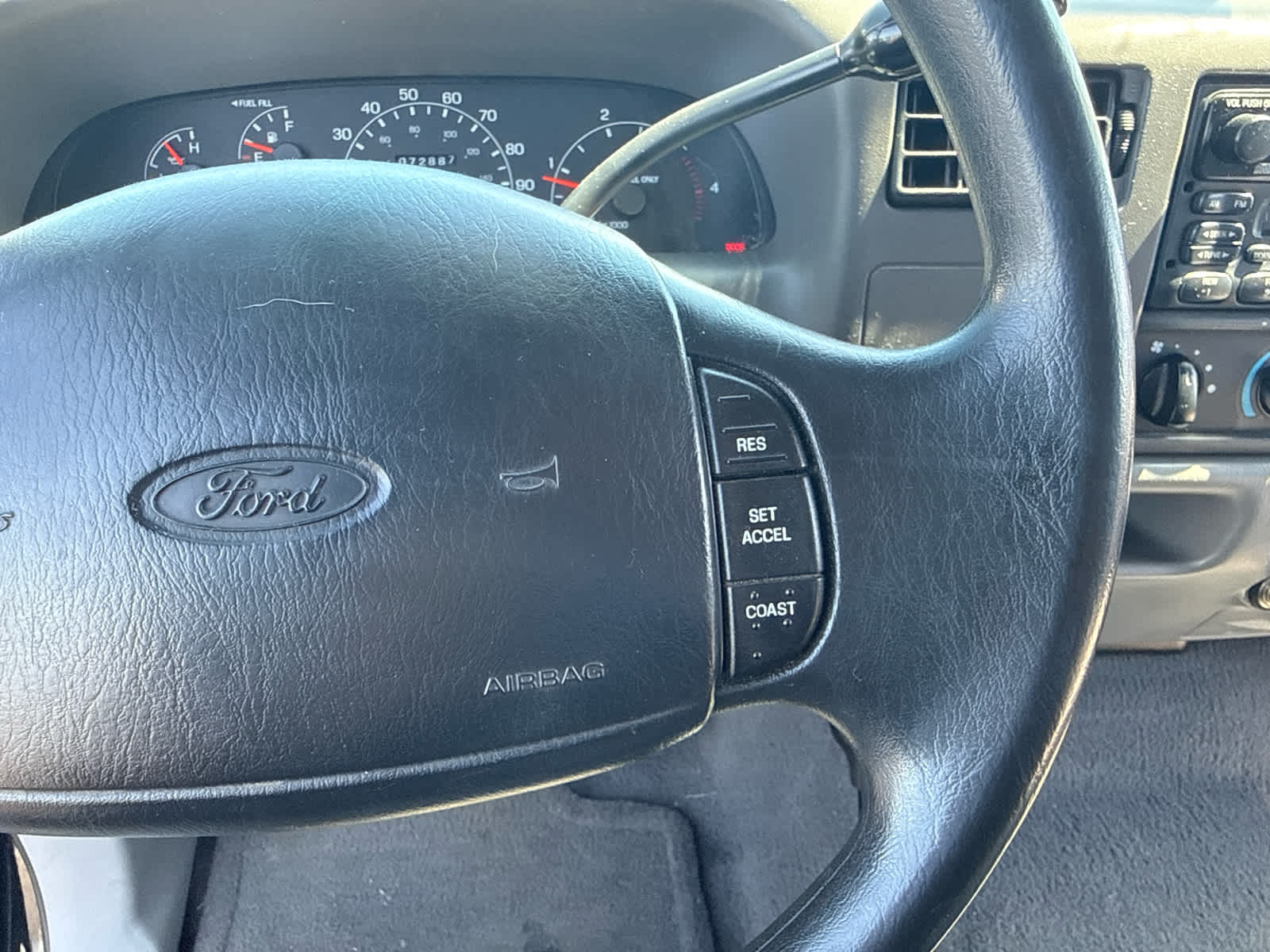 2000 Ford Super Duty F-350 DRW XL