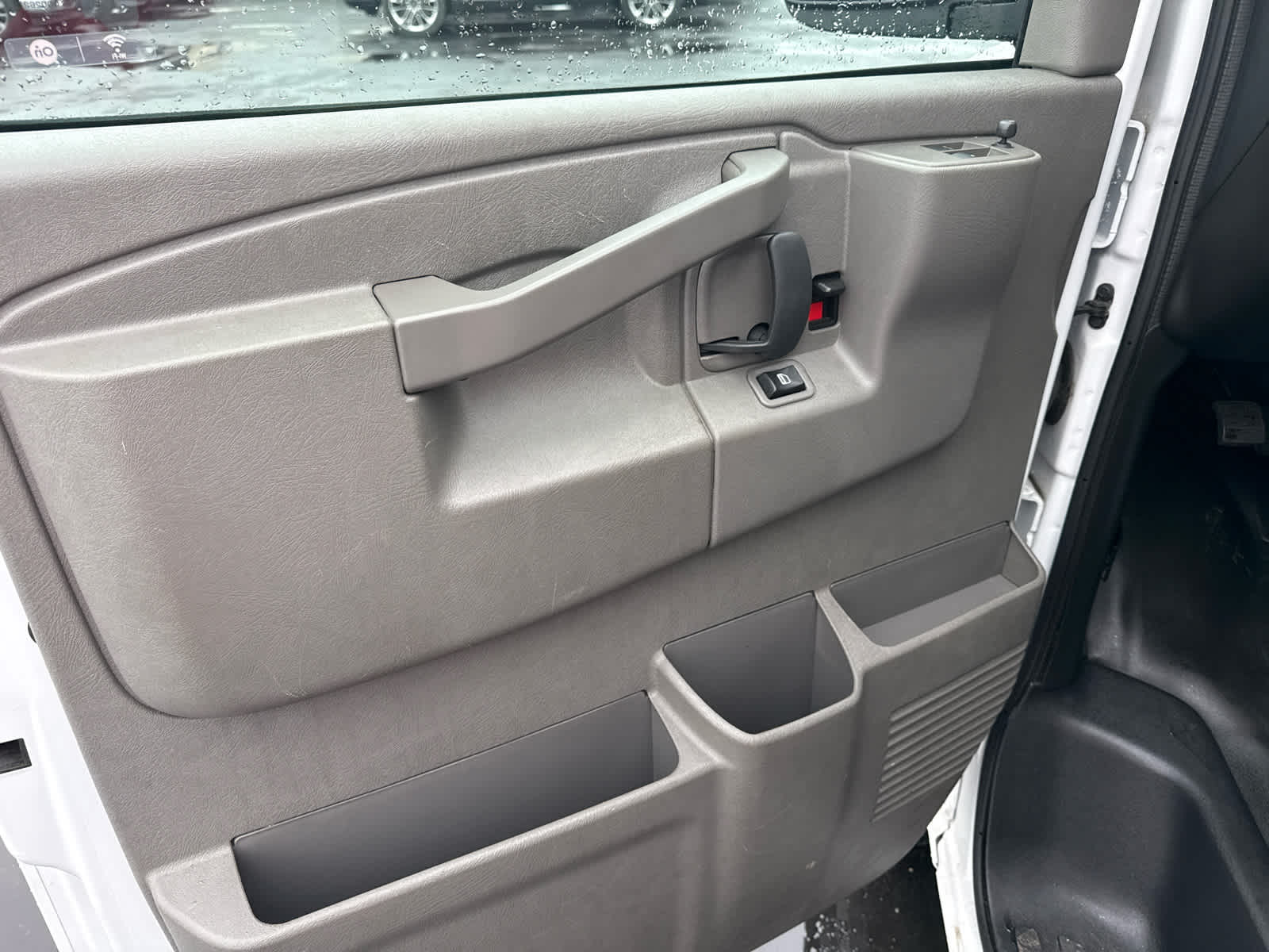 2023 Chevrolet Express Passenger 3500 1LS