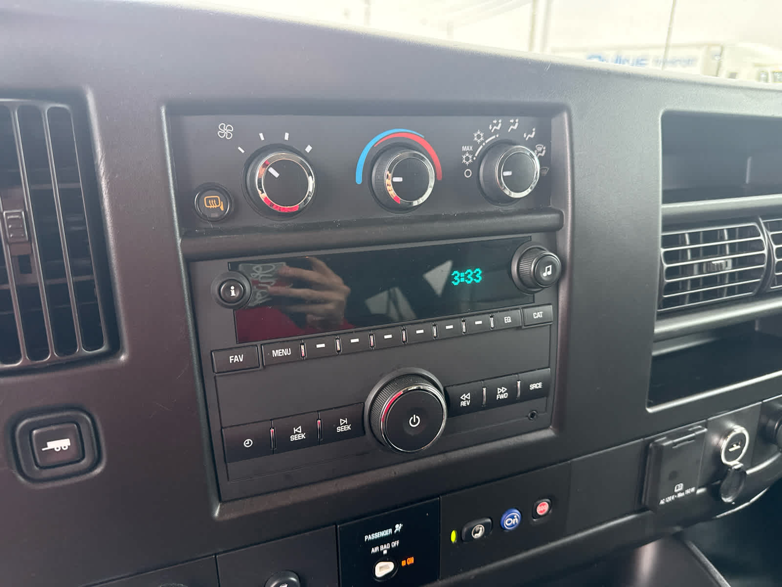 2023 Chevrolet Express Passenger 3500 1LS