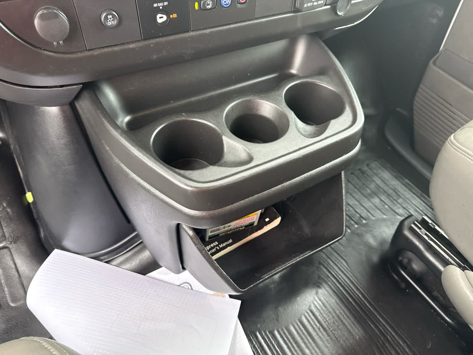 2023 Chevrolet Express Passenger 3500 1LS
