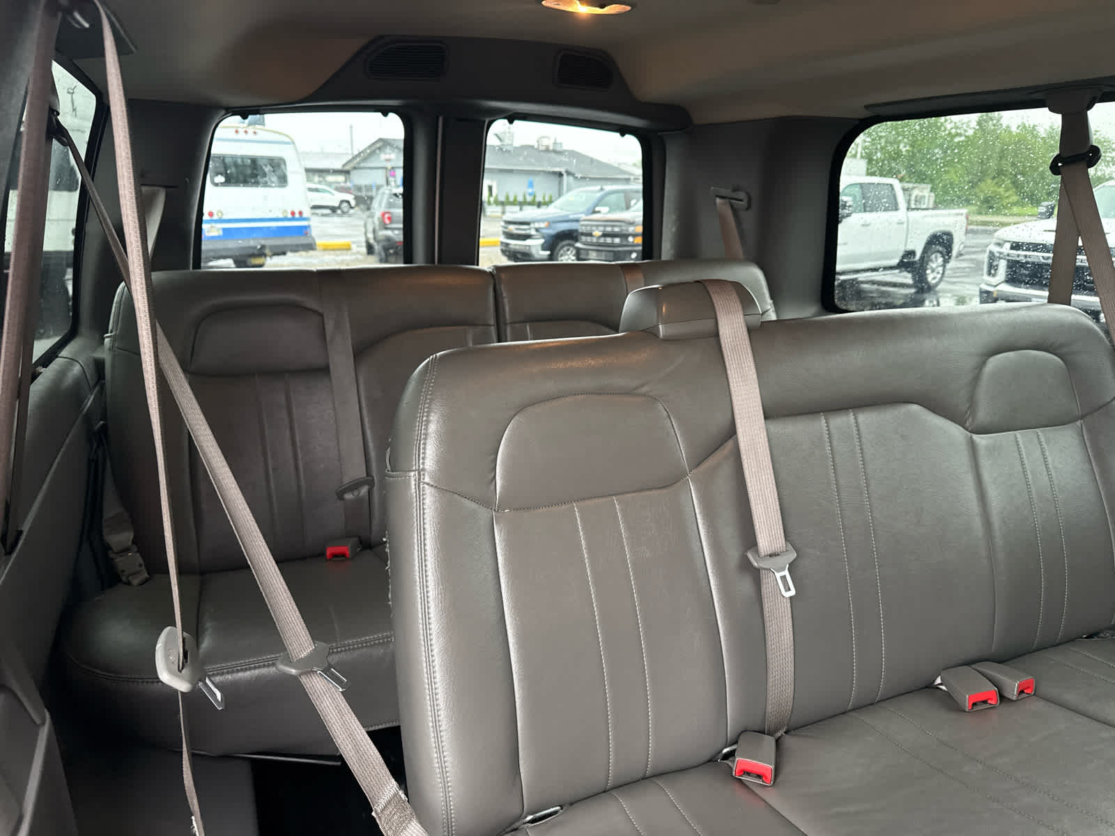 2023 Chevrolet Express Passenger 3500 1LS