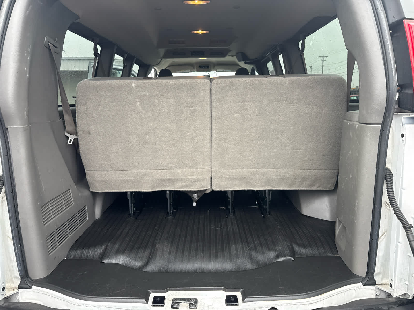 2023 Chevrolet Express Passenger 3500 1LS