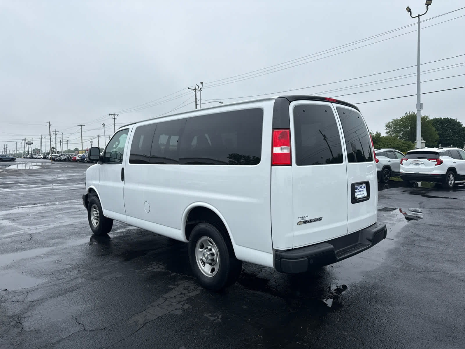 2023 Chevrolet Express Passenger 3500 1LS