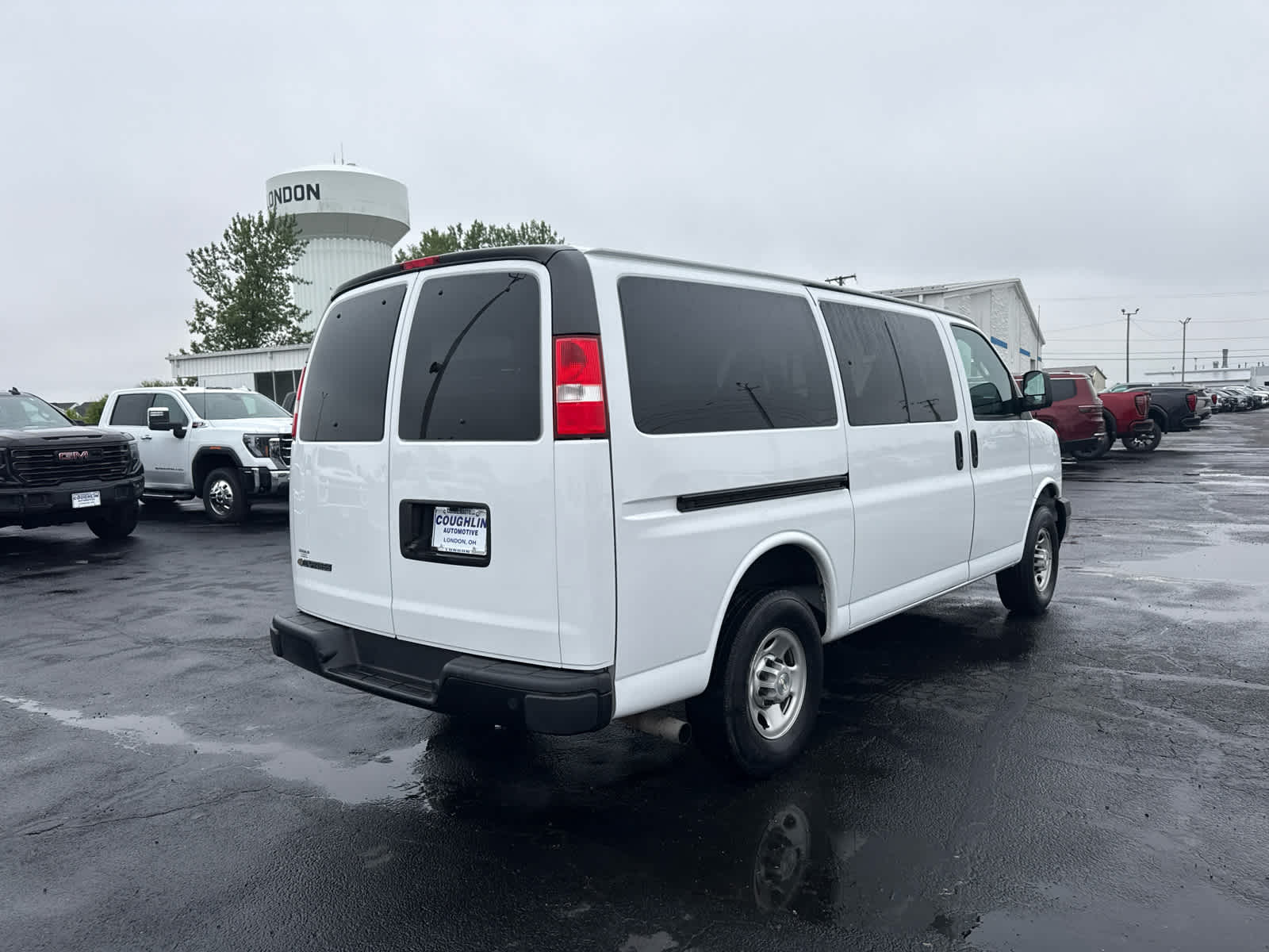 2023 Chevrolet Express Passenger 3500 1LS
