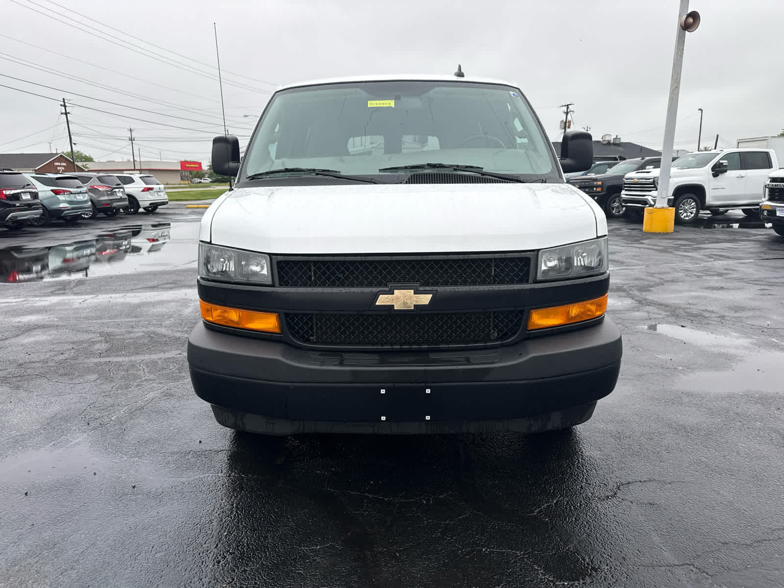 2023 Chevrolet Express Passenger 3500 1LS