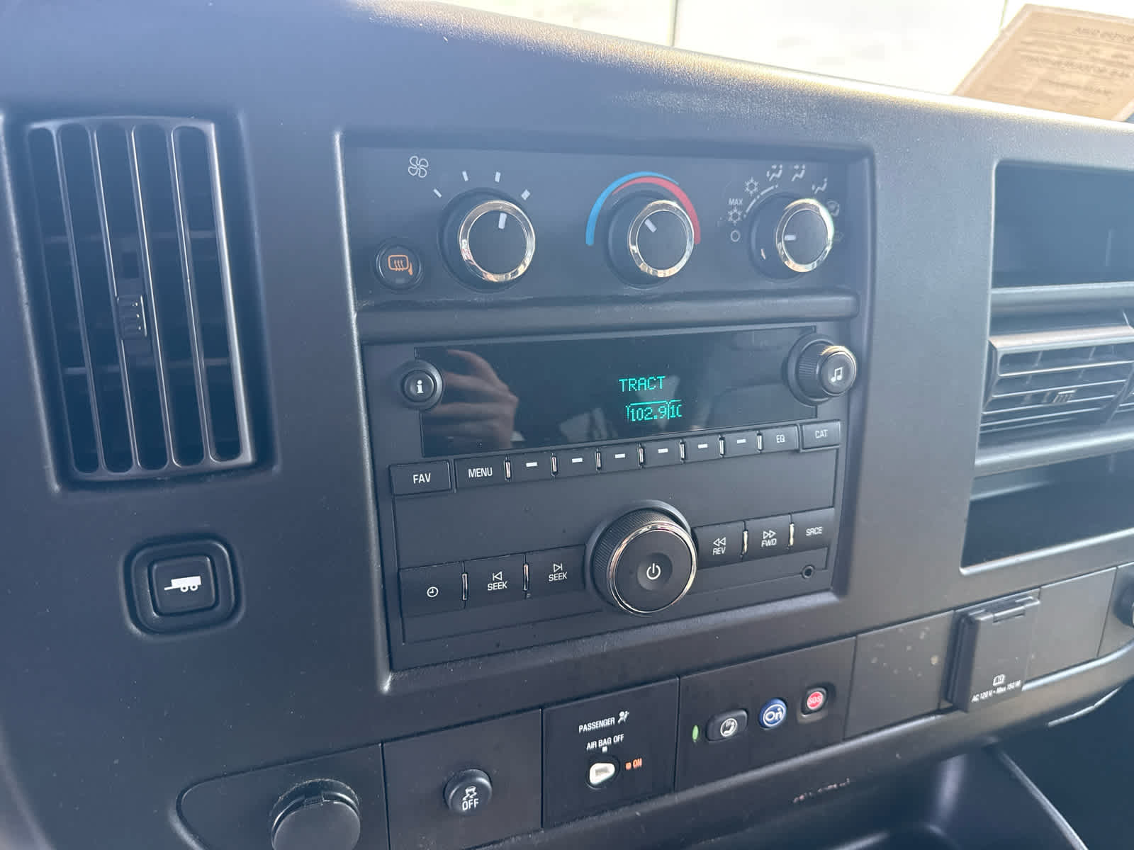2023 Chevrolet Express Passenger 3500 LS
