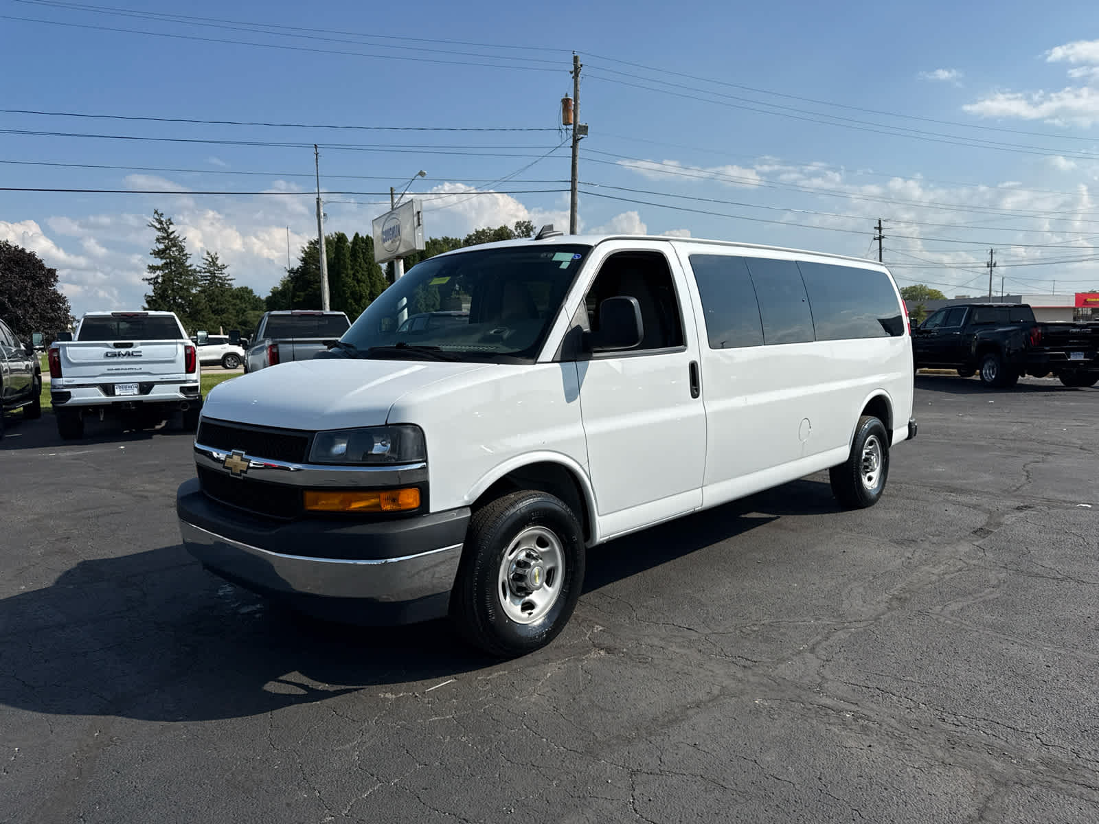 2024 Chevrolet Express Passenger 3500 1LT