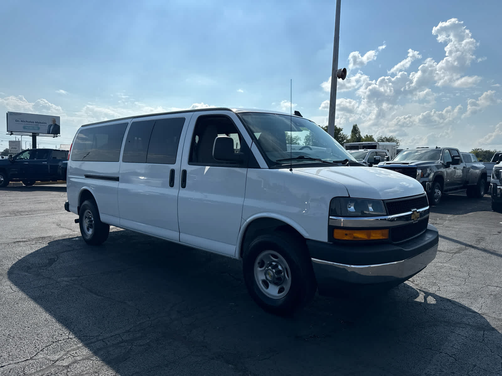 2024 Chevrolet Express Passenger 3500 1LT