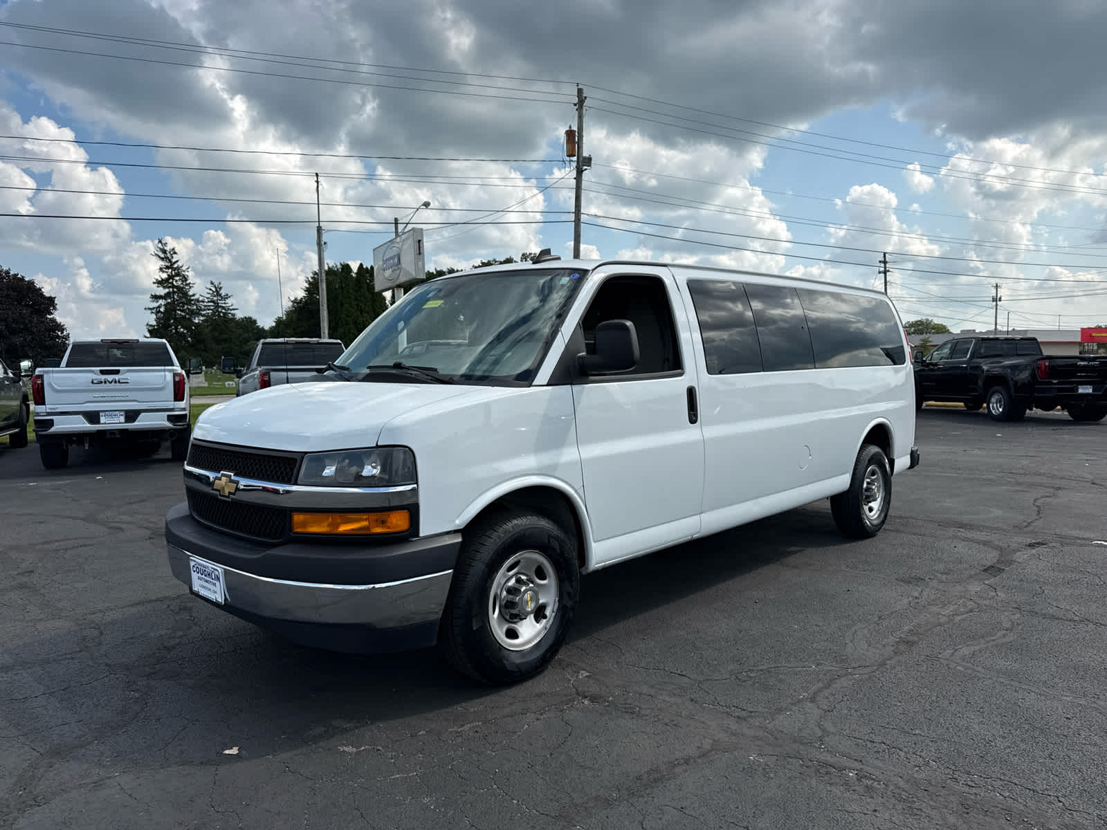 2024 Chevrolet Express Passenger 3500 1LT