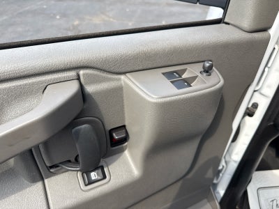 2024 Chevrolet Express Passenger 3500 1LT
