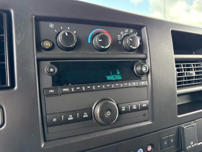 2024 Chevrolet Express Passenger 3500 1LT