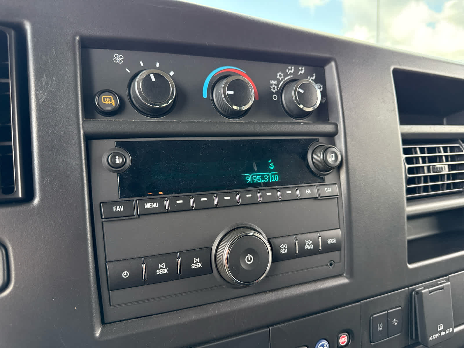 2024 Chevrolet Express Passenger 3500 1LT