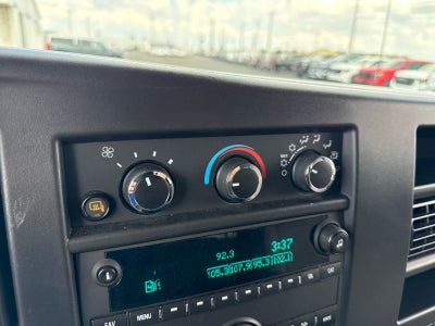 2024 Chevrolet Express Passenger 3500 1LT