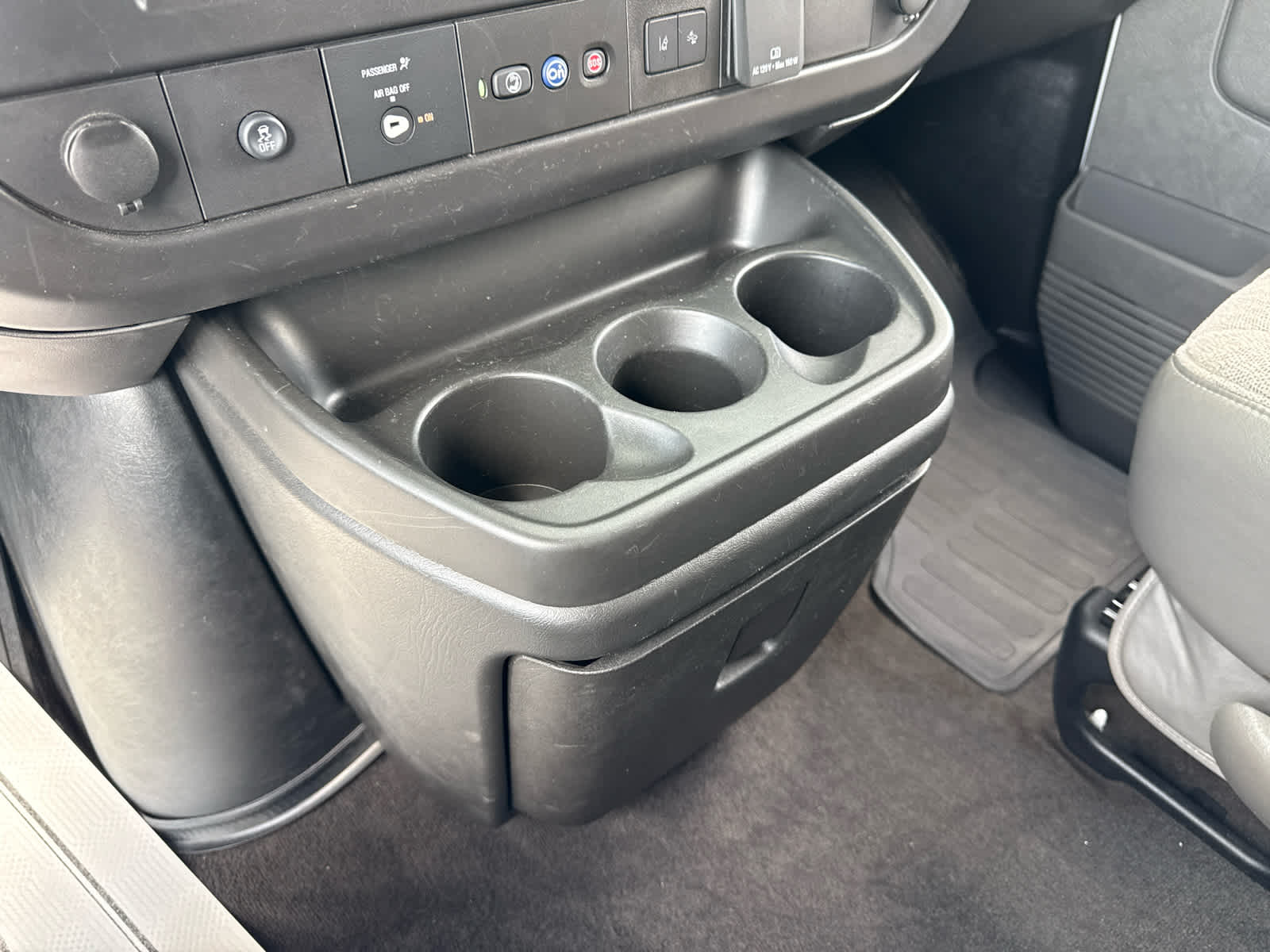 2024 Chevrolet Express Passenger 3500 1LT