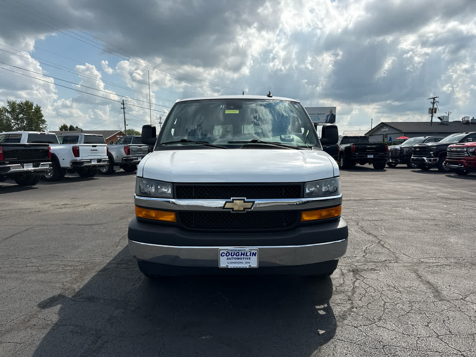 2024 Chevrolet Express Passenger 3500 1LT