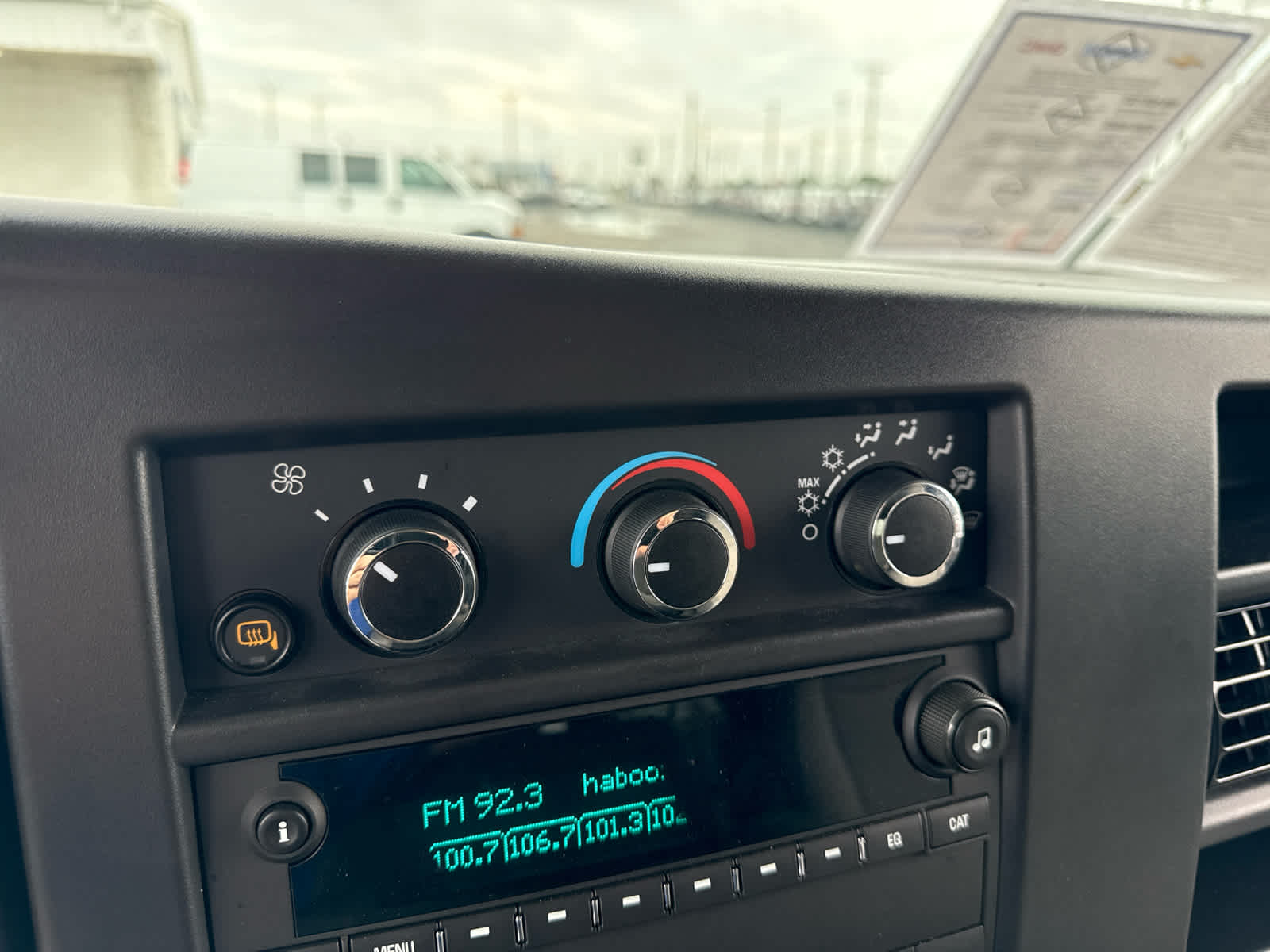 2025 Chevrolet Express Passenger 1LT