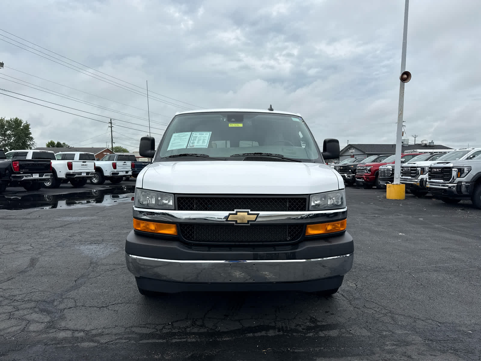2025 Chevrolet Express Passenger 1LT