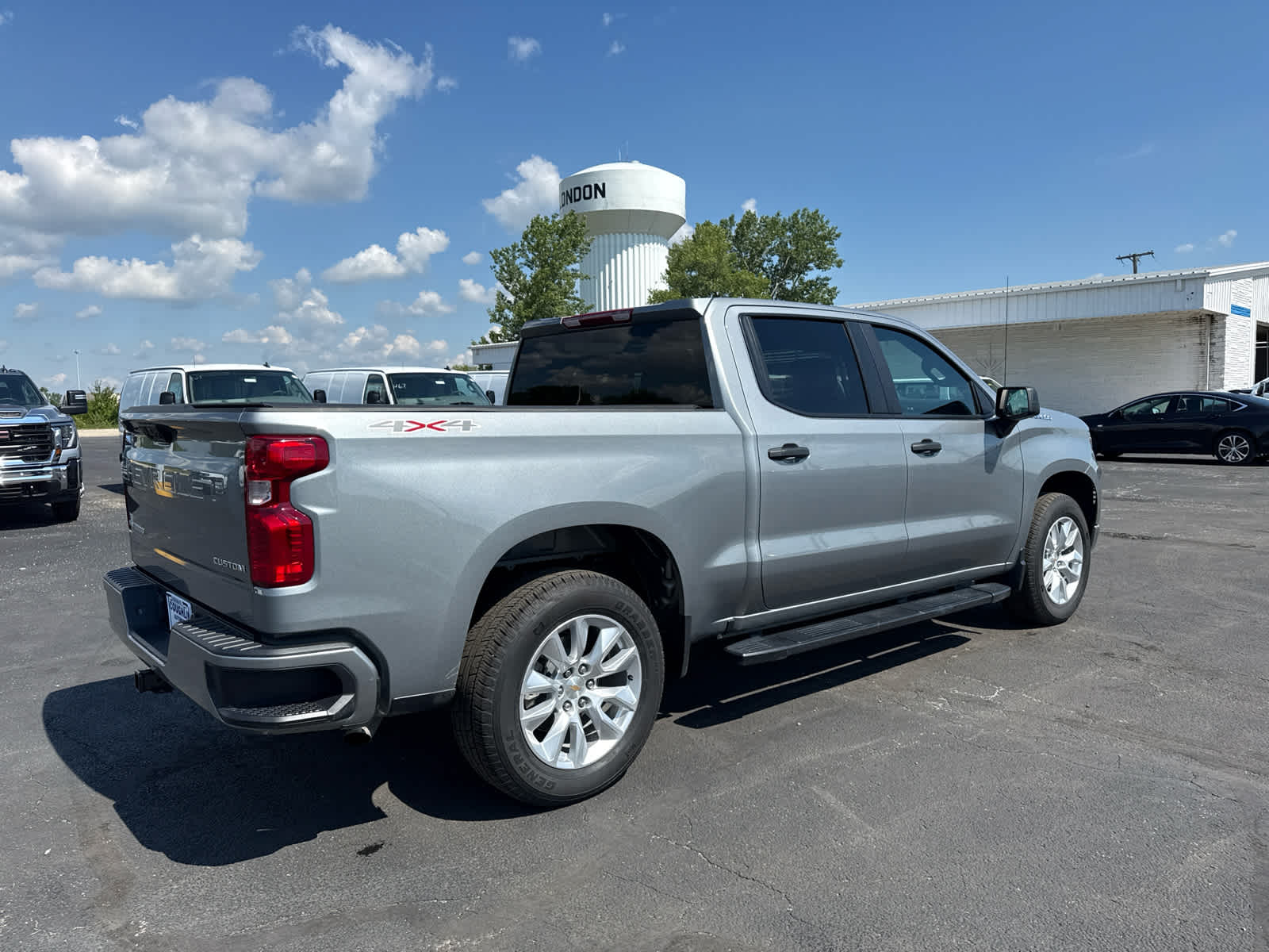 2025 Chevrolet Silverado 1500 Custom