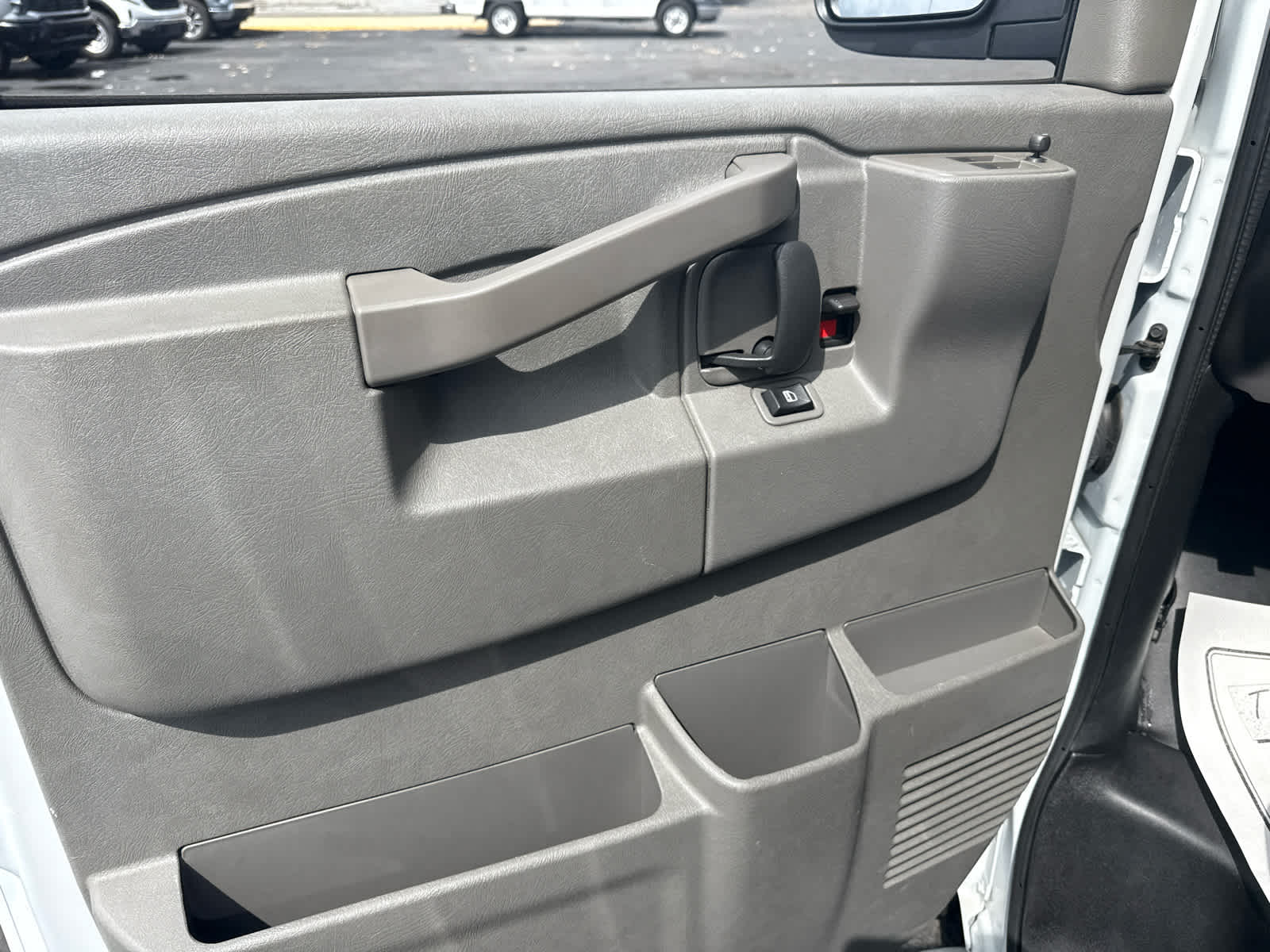 2025 Chevrolet Express Cargo WT