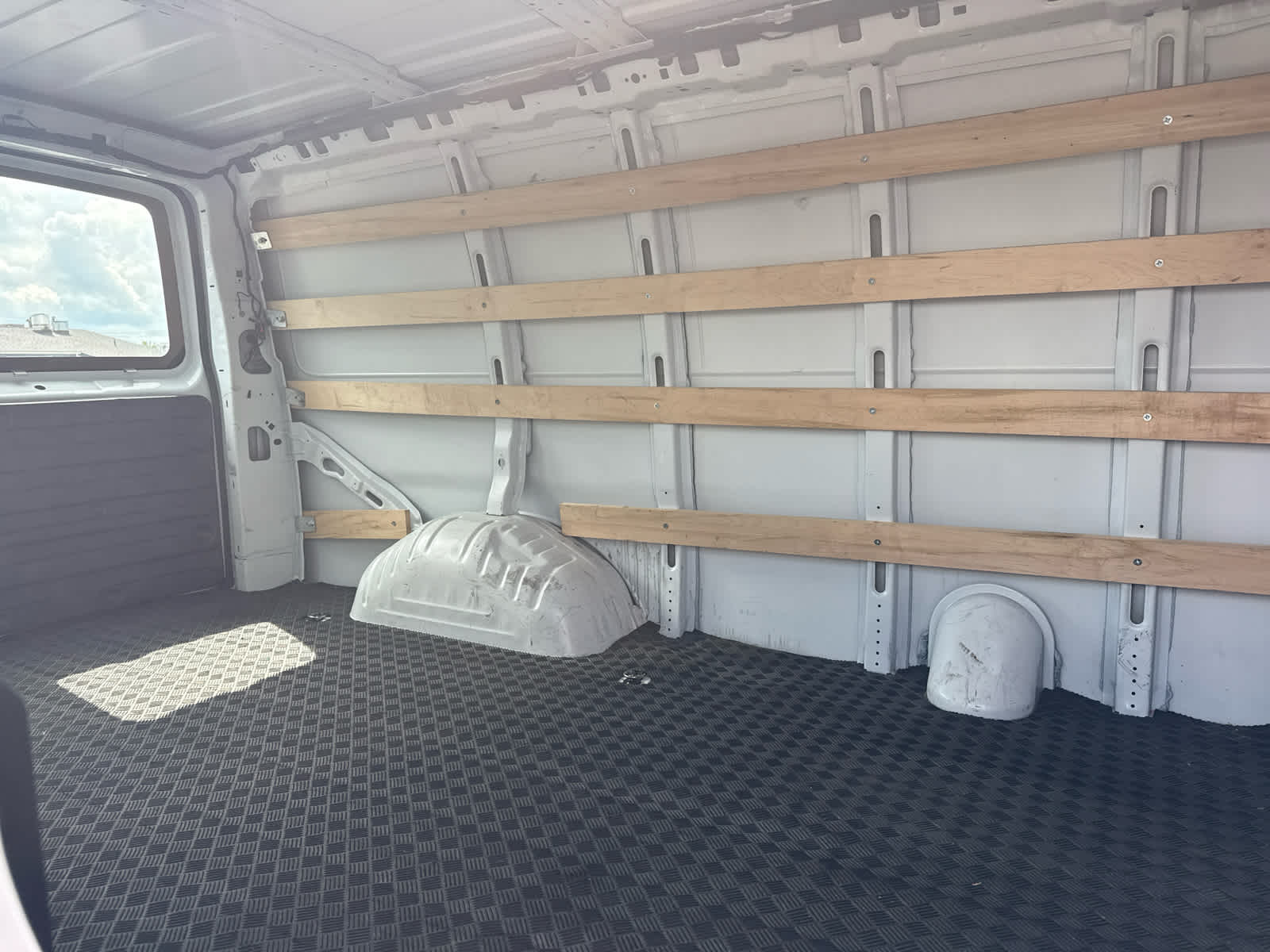 2025 Chevrolet Express Cargo WT