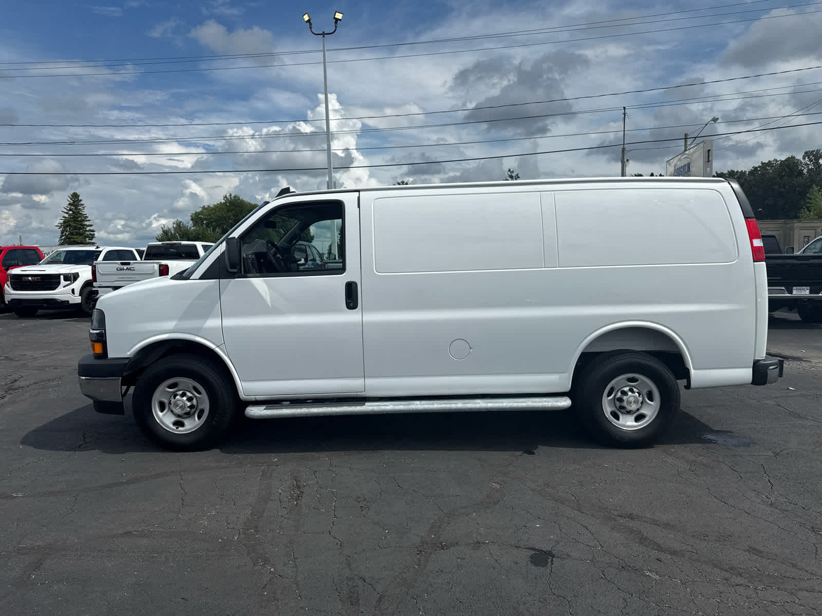 2025 Chevrolet Express Cargo WT