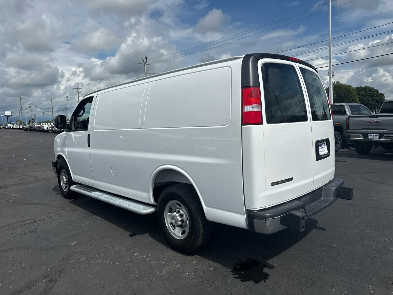 2025 Chevrolet Express Cargo WT