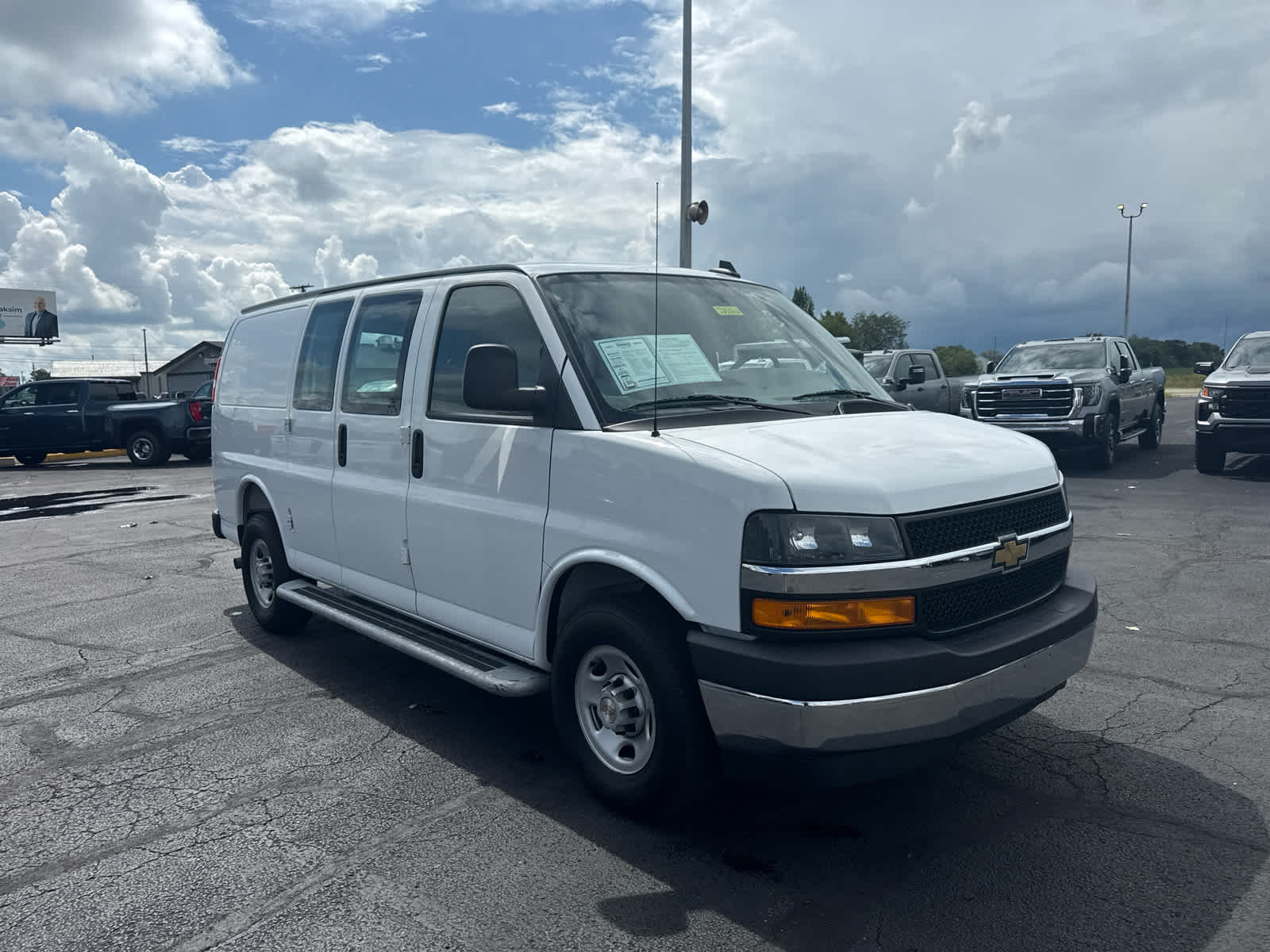 2025 Chevrolet Express Cargo WT