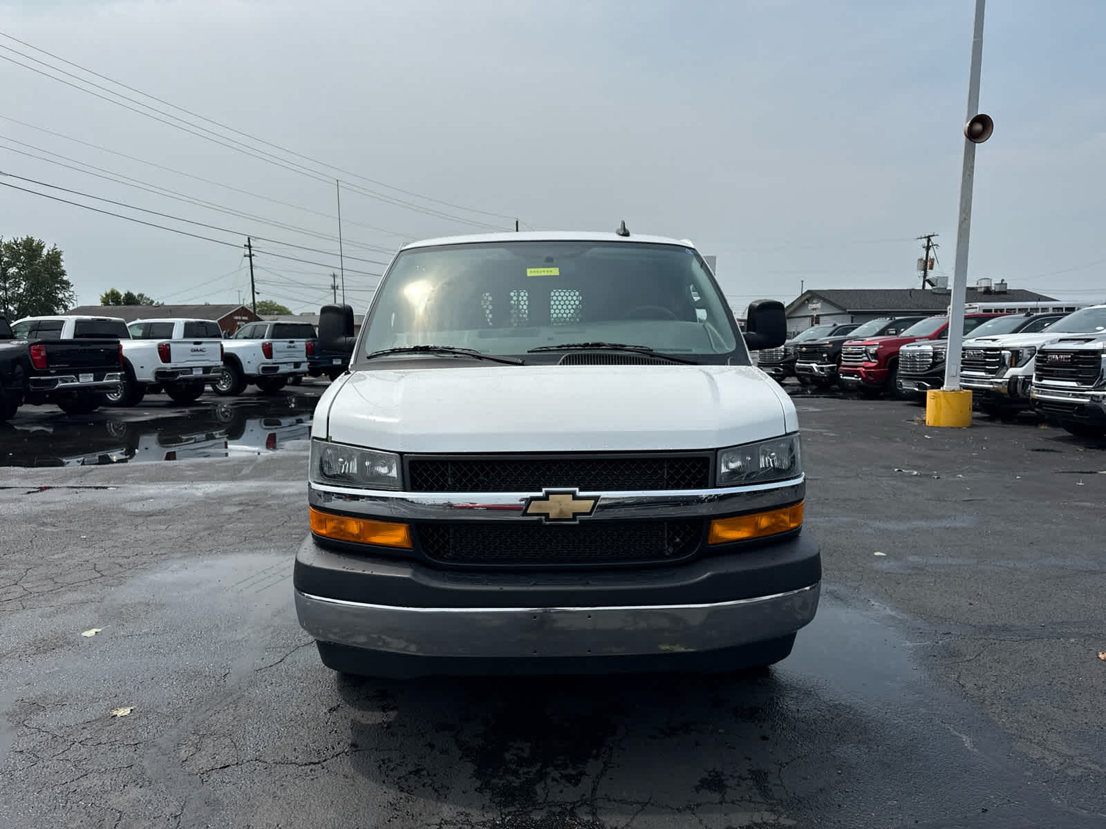 2025 Chevrolet Express Cargo WT