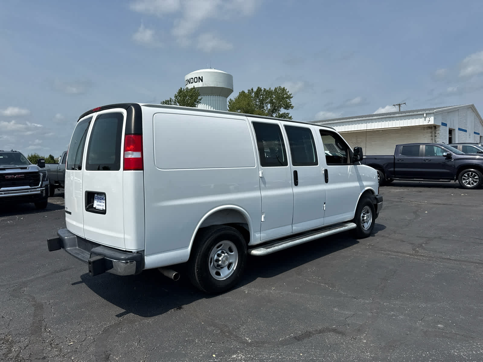 2025 Chevrolet Express Cargo WT