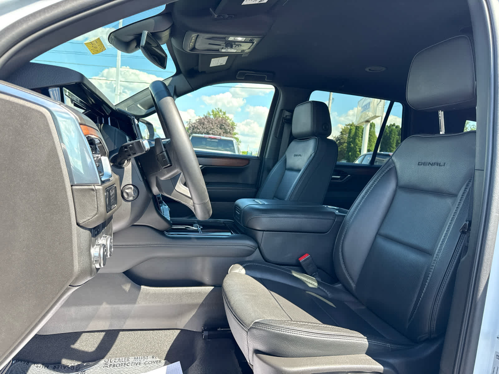 2025 GMC Yukon Denali - Photo 11