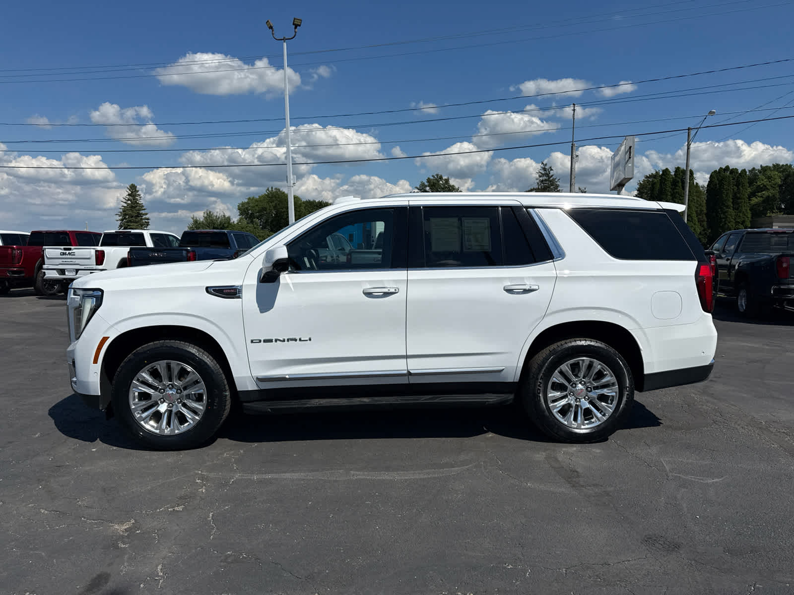 2025 GMC Yukon Denali - Photo 2