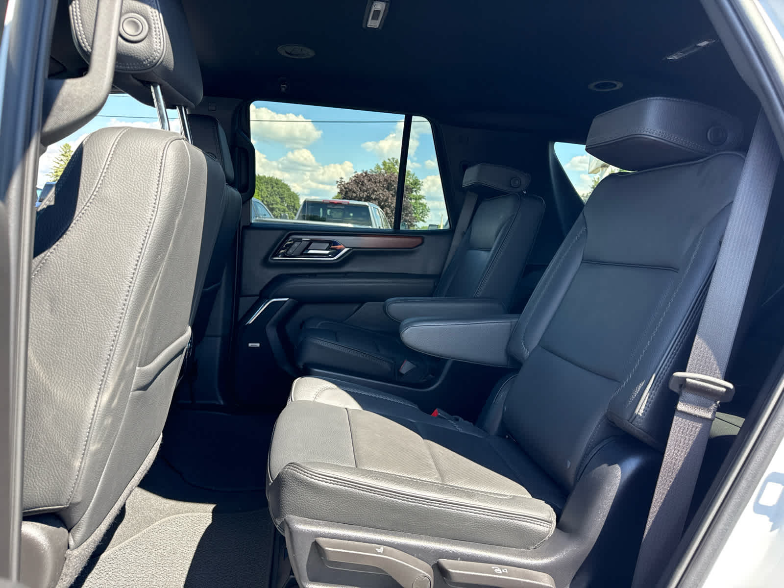 2025 GMC Yukon Denali - Photo 21