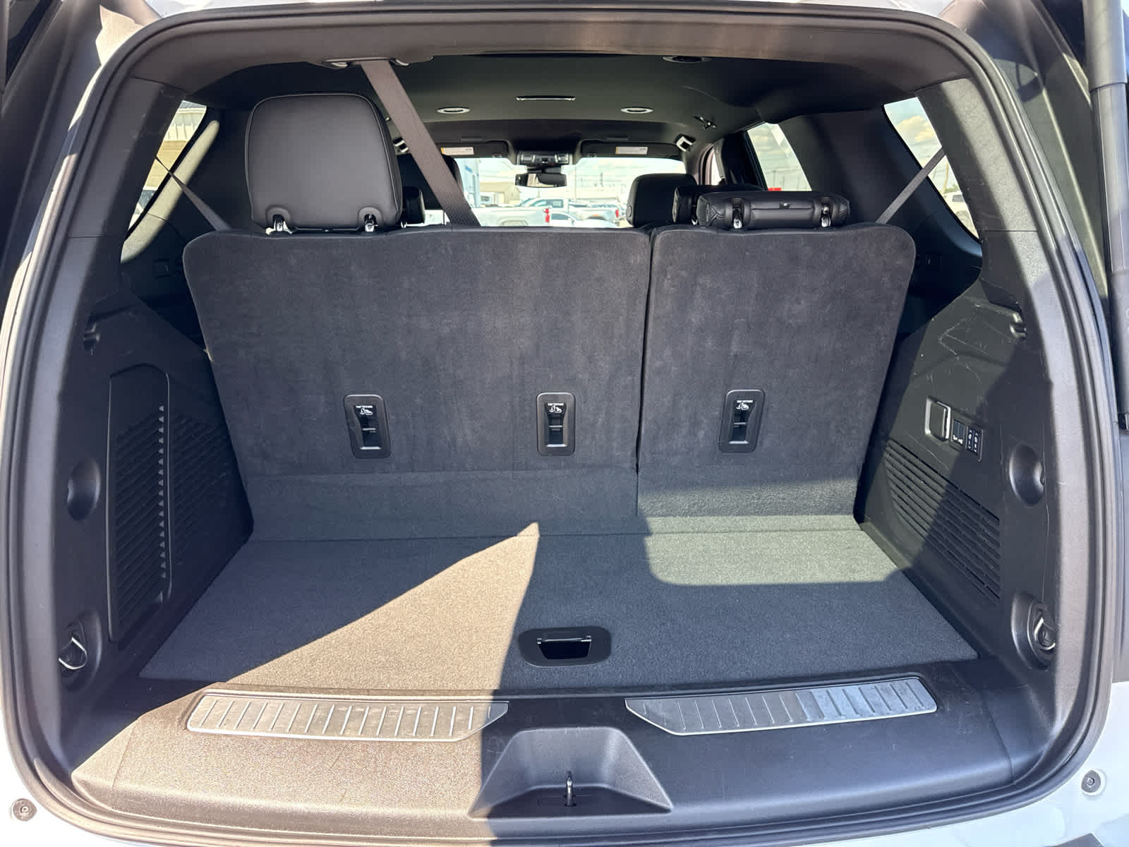 2025 GMC Yukon Denali - Photo 23