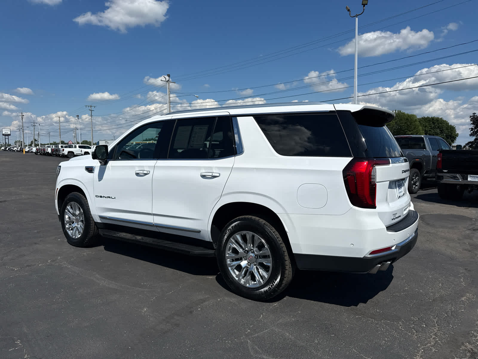 2025 GMC Yukon Denali - Photo 3
