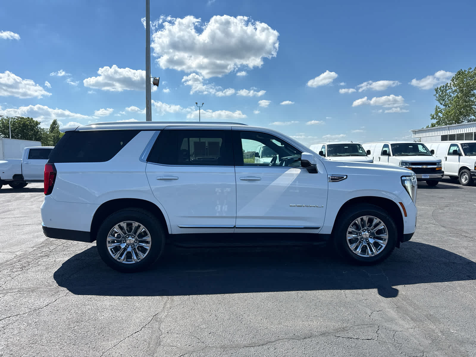 2025 GMC Yukon Denali - Photo 6