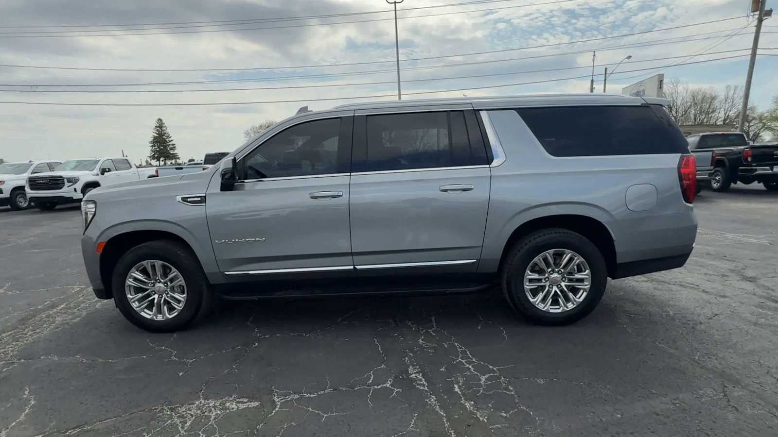 2024 GMC Yukon XL SLT