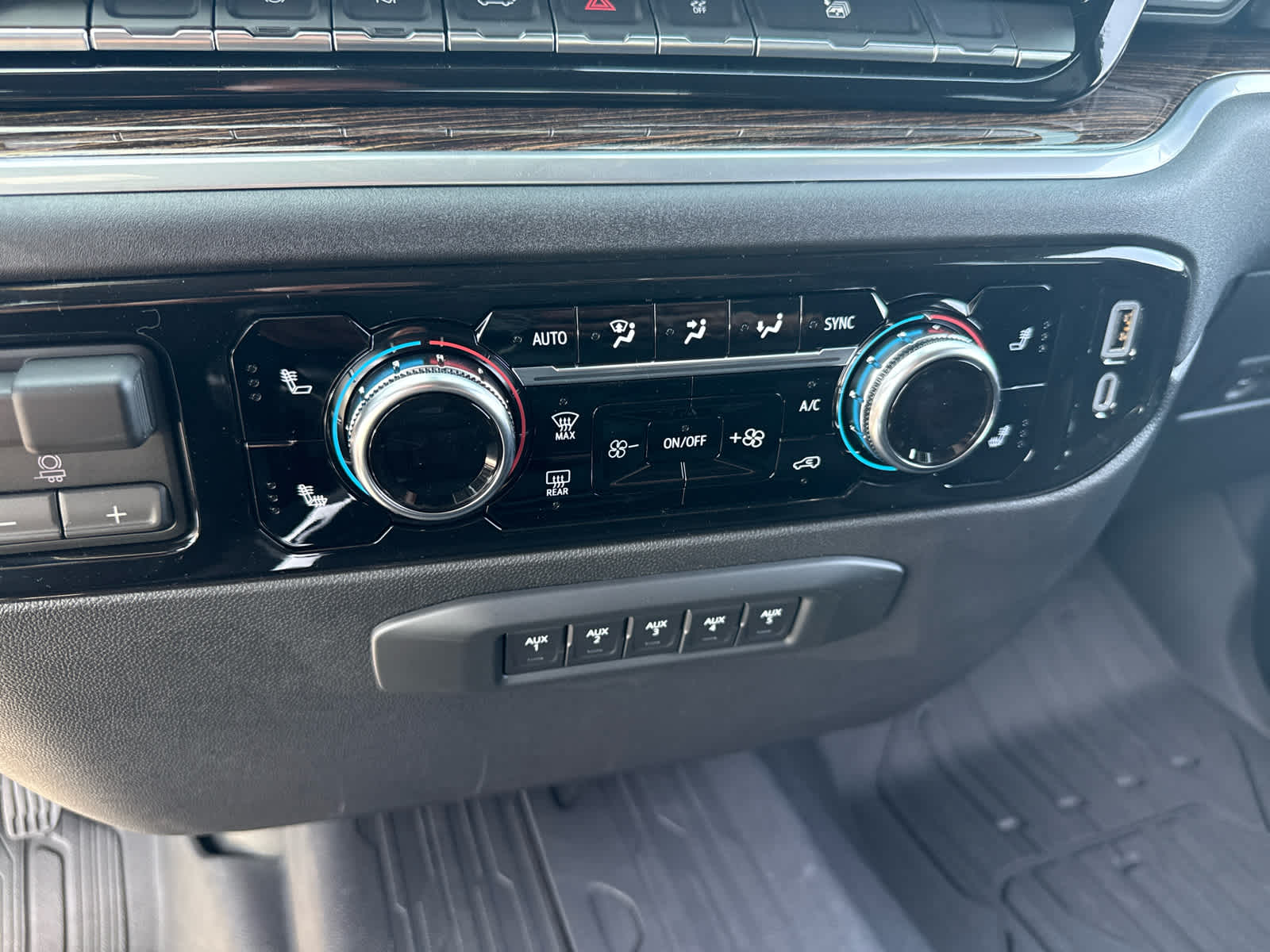 2026 GMC Sierra 3500 HD SLE DRW