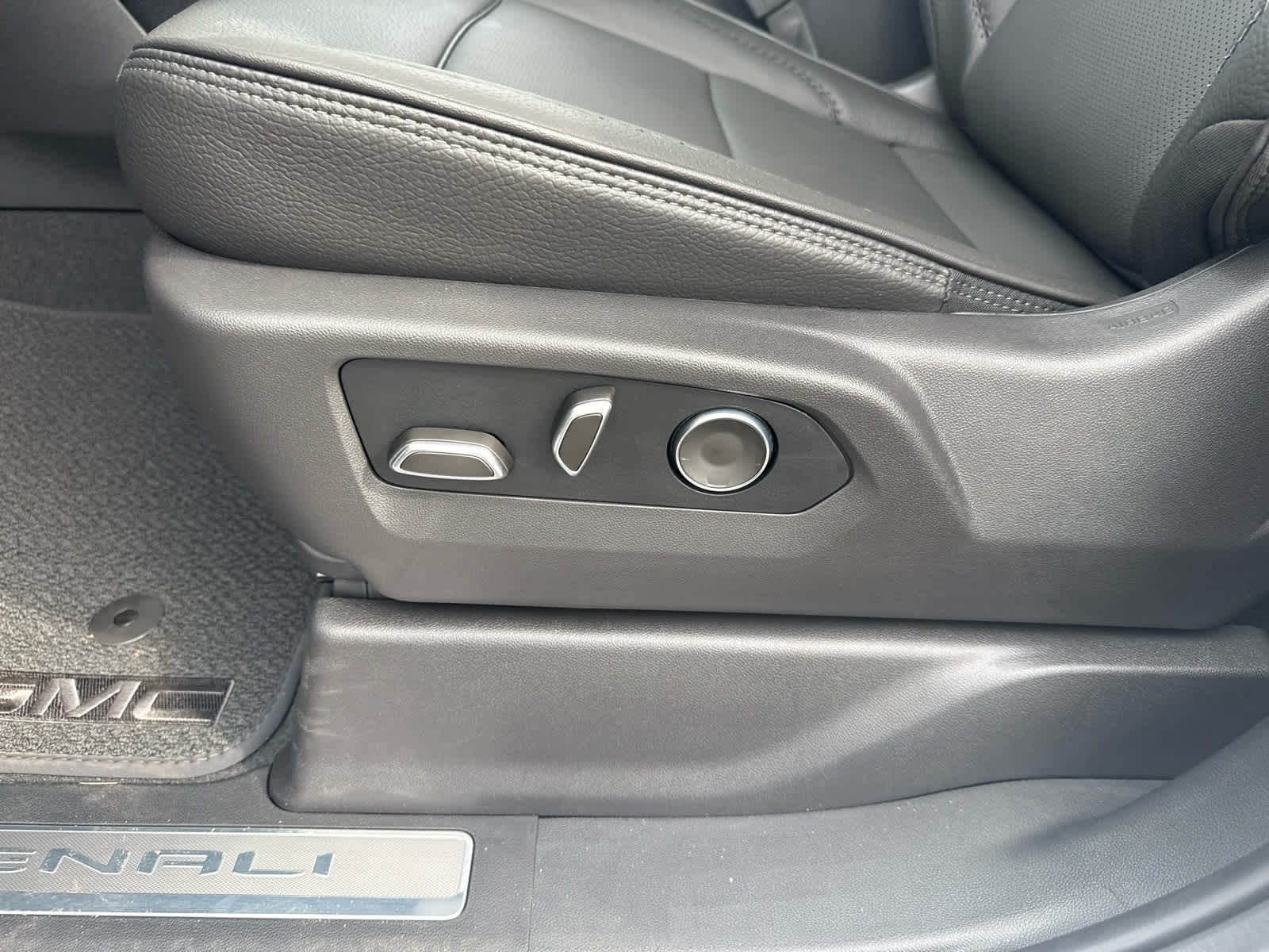 2026 GMC Sierra 3500HD Denali - Photo 13