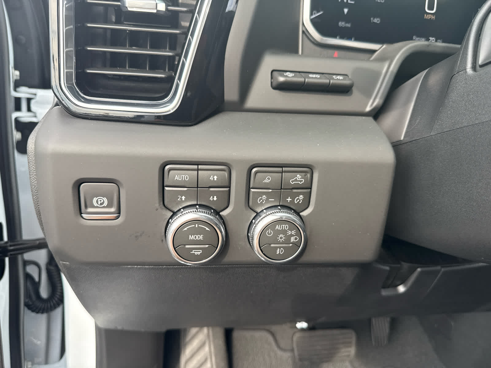 2026 GMC Sierra 3500HD Denali - Photo 14