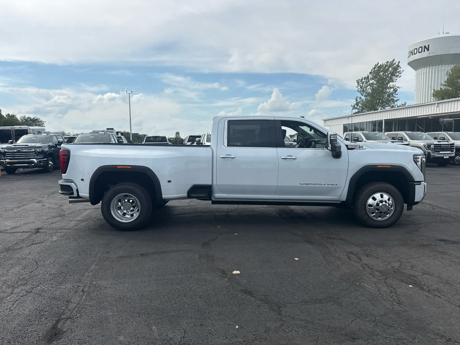 2026 GMC Sierra 3500HD Denali - Photo 6
