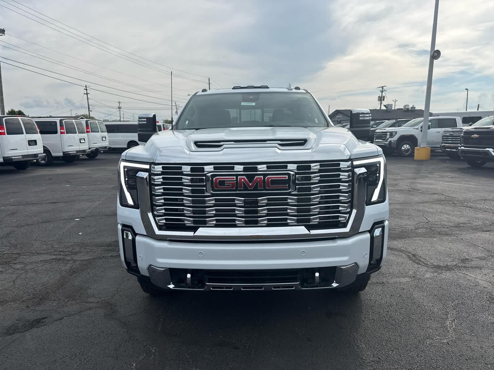 2026 GMC Sierra 3500HD Denali - Photo 8