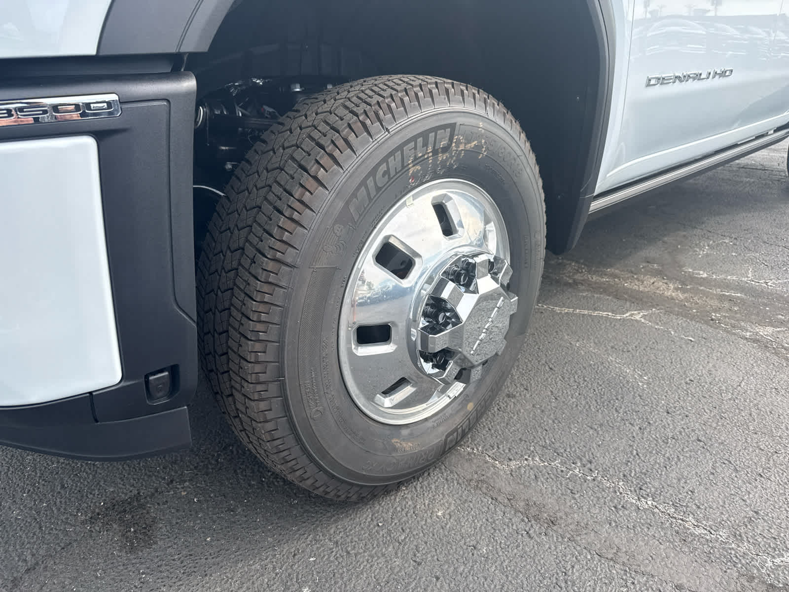 2026 GMC Sierra 3500HD Denali - Photo 9