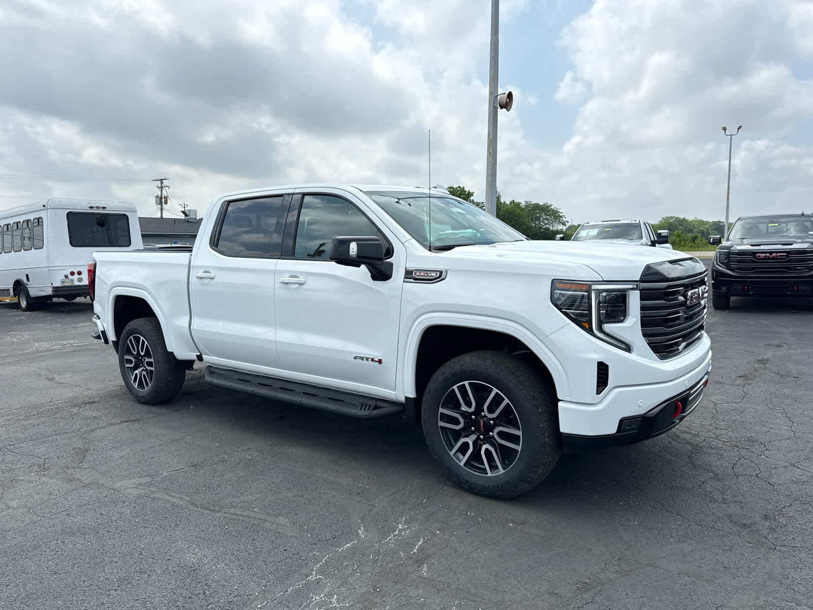 2026 GMC Sierra 1500 AT4 - Photo 7