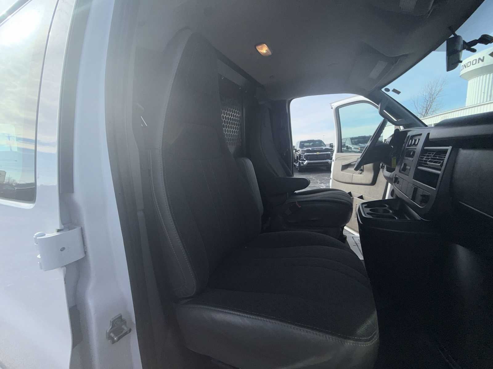 2024 GMC Savana Cargo 2500 Work Van