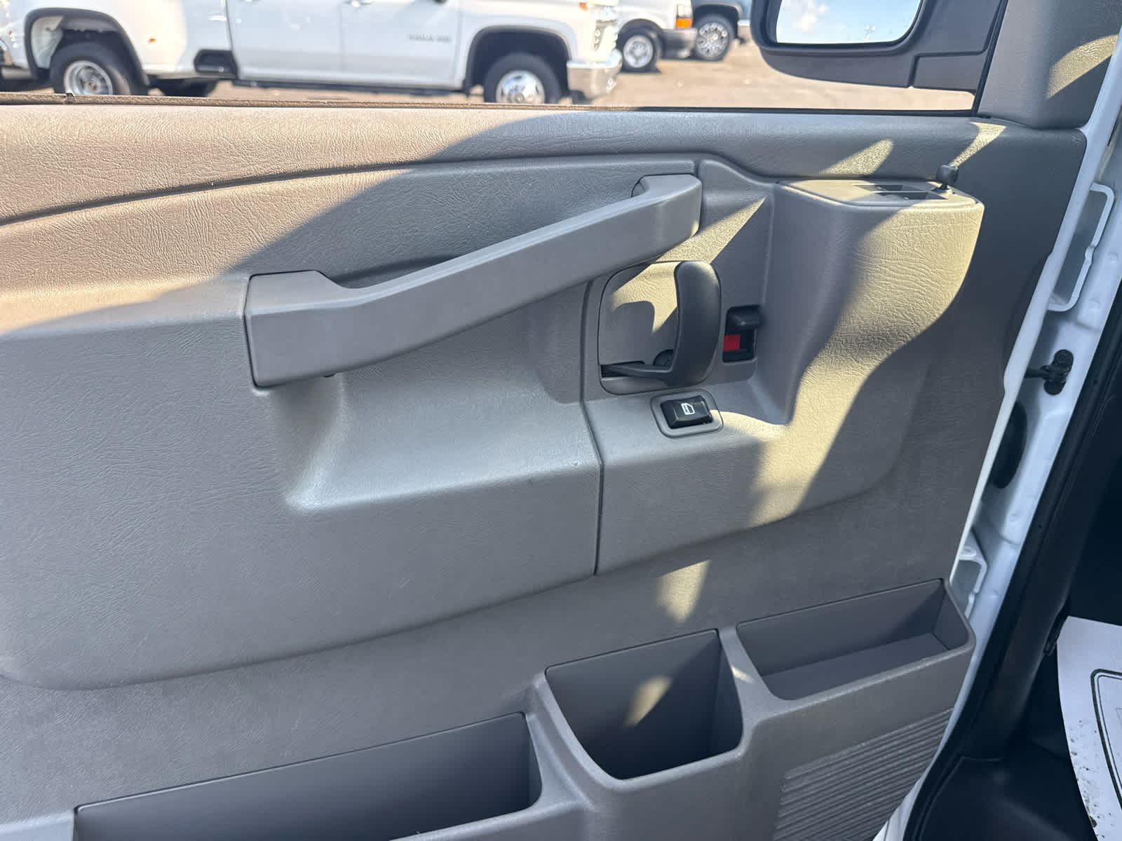 2025 GMC Savana Cargo Work Van - Photo 12