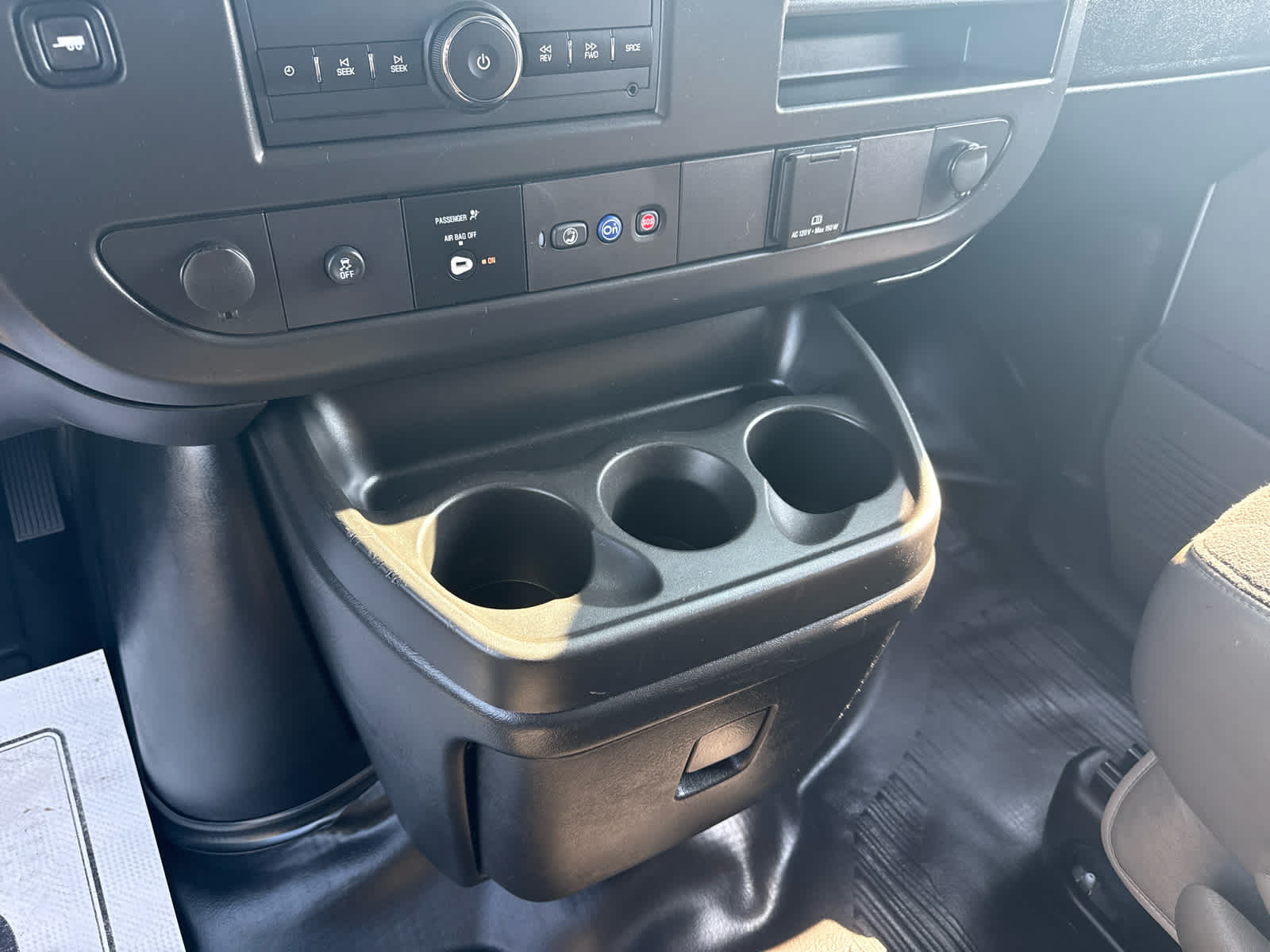 2025 GMC Savana Cargo Work Van - Photo 18
